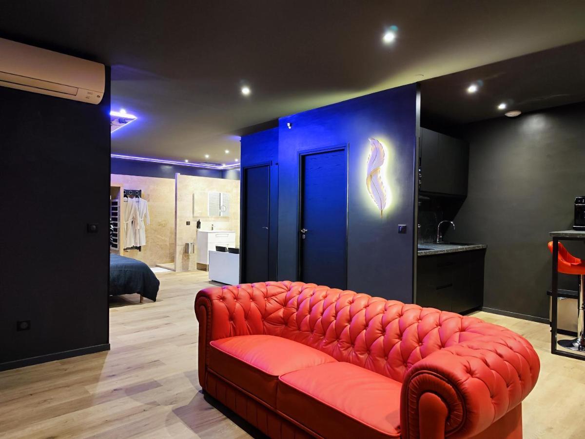 Loveroom#1 By Pimente Ton Couple Apartment