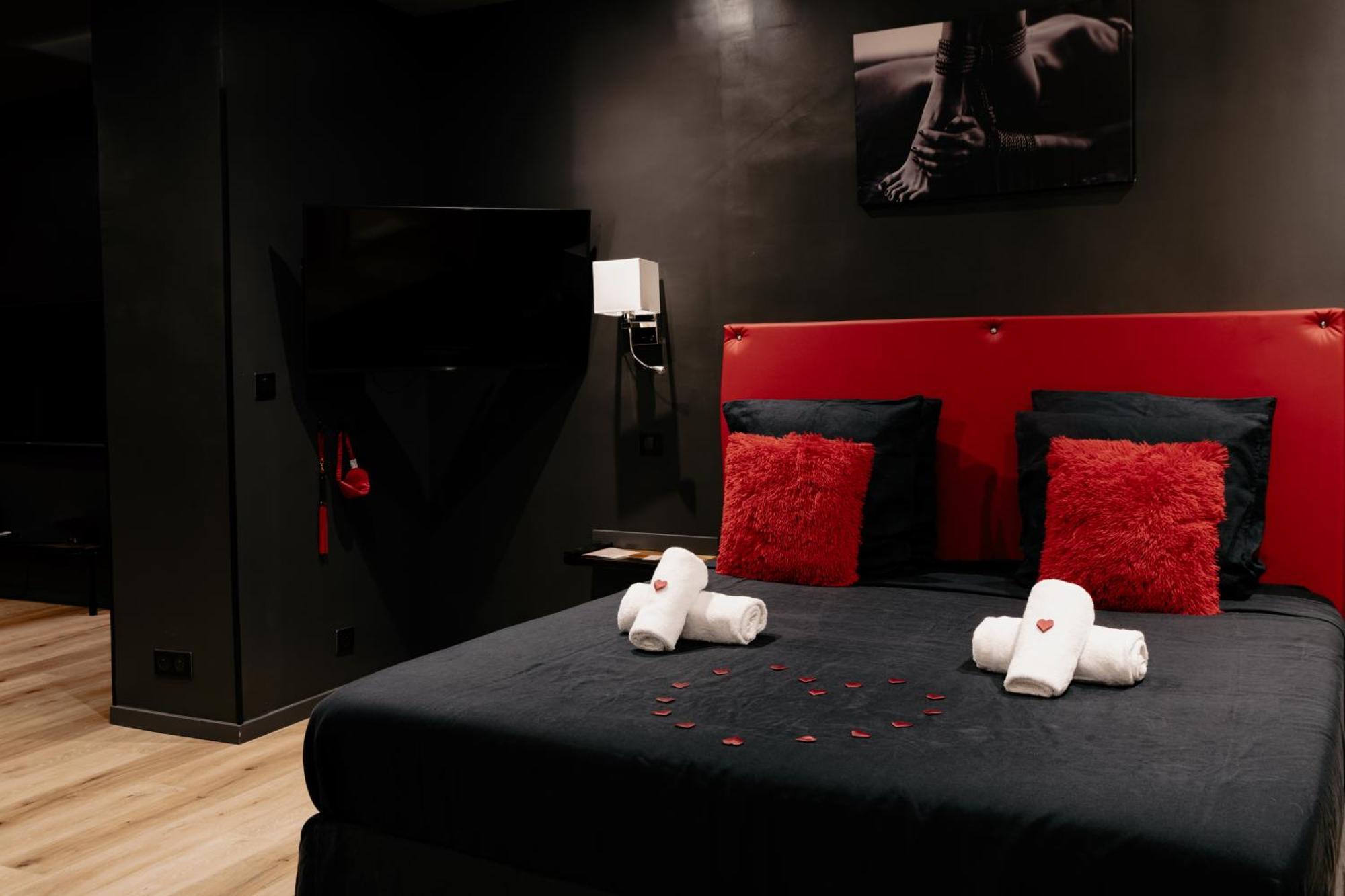 Loveroom#1 By Pimente Ton Couple Apartment *