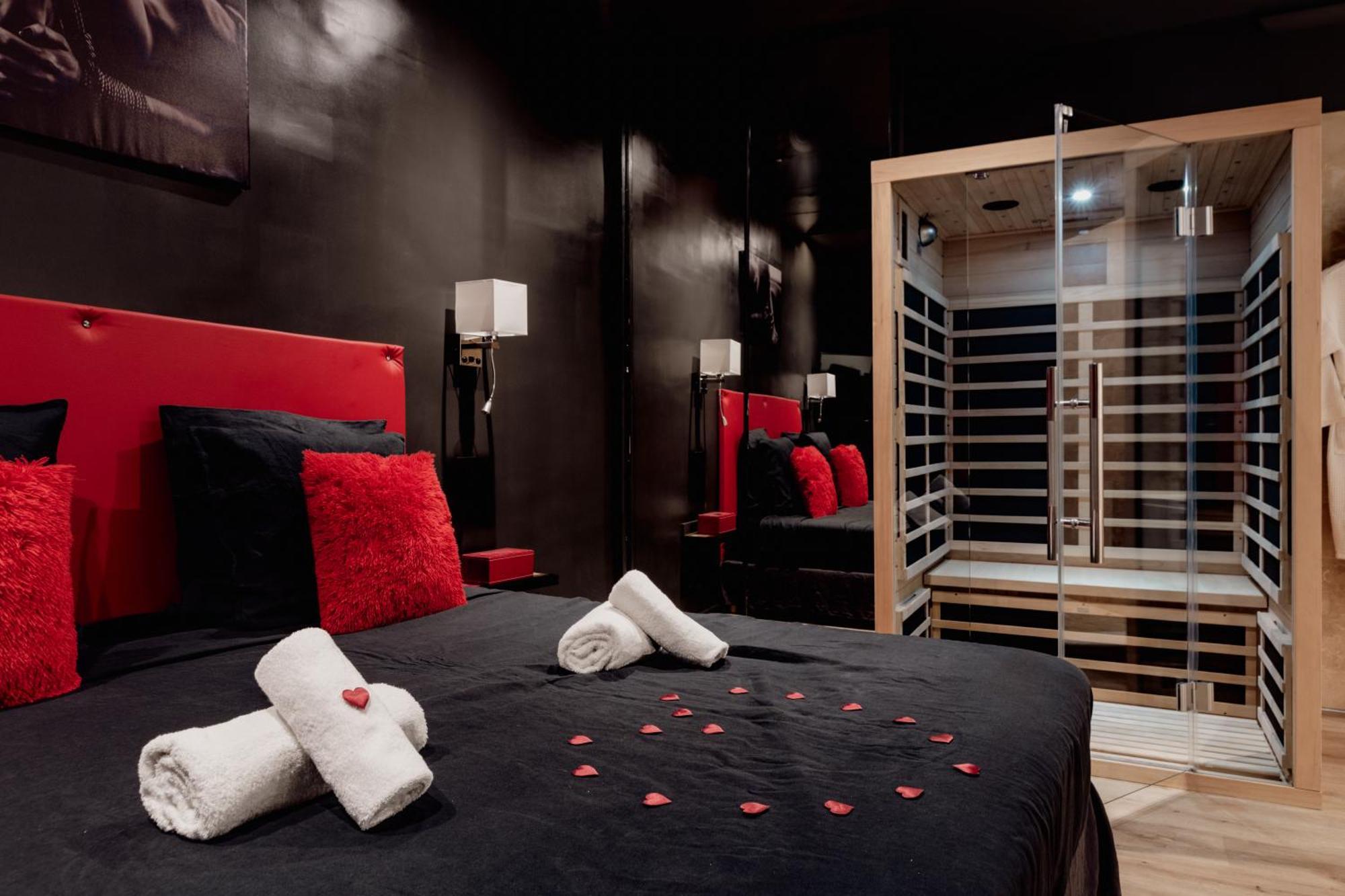 Loveroom#1 By Pimente Ton Couple Apartment